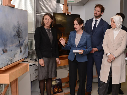 Hayrünnisa Gül, Köşk’teki Tabloların Restorasyon Çalışmalarını İnceledi